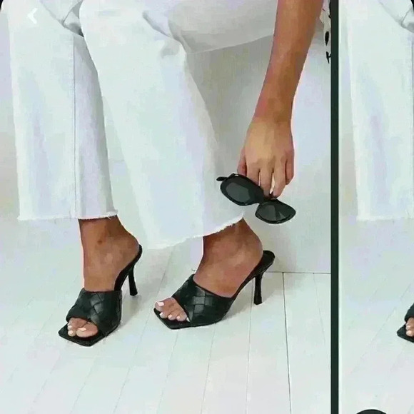 12THOMPSON Square Pumps  - Picture 2 of 6